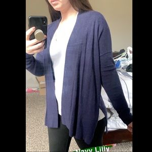 🚫SOLD🚫 Navy Lilly Pulitzer cardigan w split hem